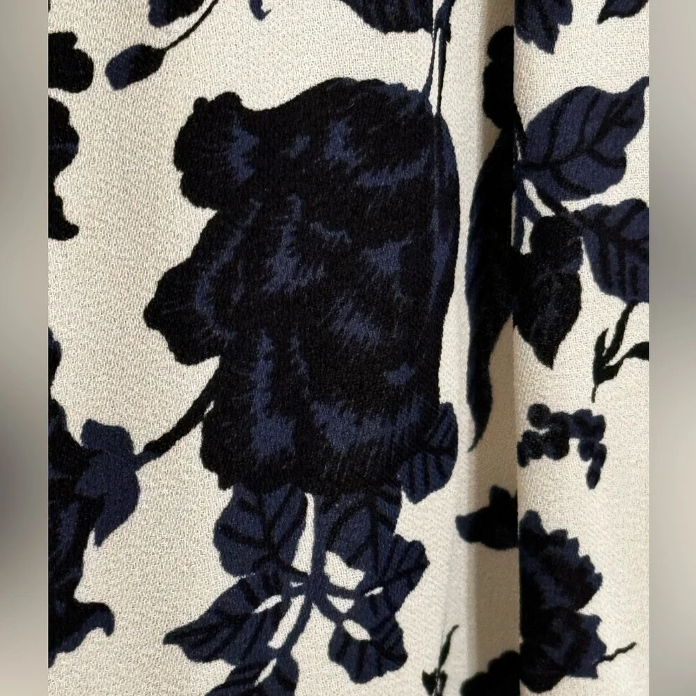 Tory Burch Floral Viscose and Silk Inky Blooms navy white Ruffle Blouse‎ M